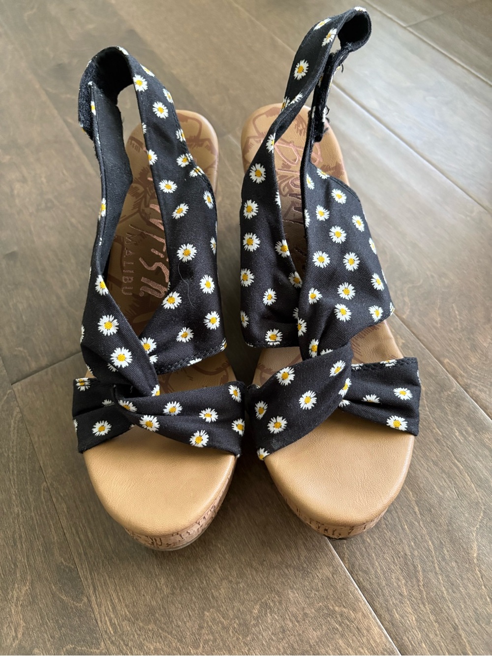 Blowfish Malibu Wedge Sandals Size 10, Black w/Daisy Print, Slingback
